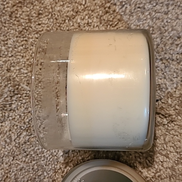 VANILLA SNOWFLAKE 3 Wick Canfle Bath And Body Works - Picture 4 of 5